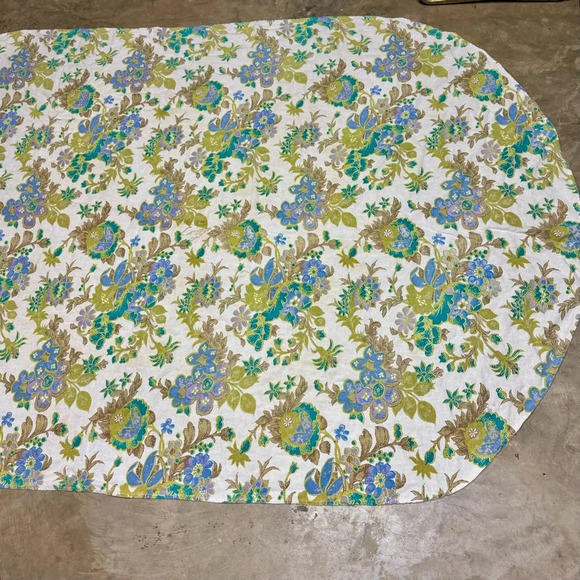 Vintage floral printed oval tablecloth cotton 81 x 53 fabric cottage home linens - Picture 3 of 6